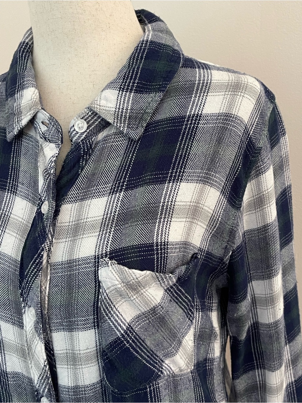 Rails Plaid Button Front Shirt Medium Blue Gray White Rayon Long Sleeve Flannel - Picture 2 of 5